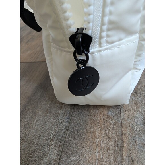 CHANEL Cosmetics Mini Bag Mini Boston Bag Pouch White Limited Edition New - Picture 7 of 11